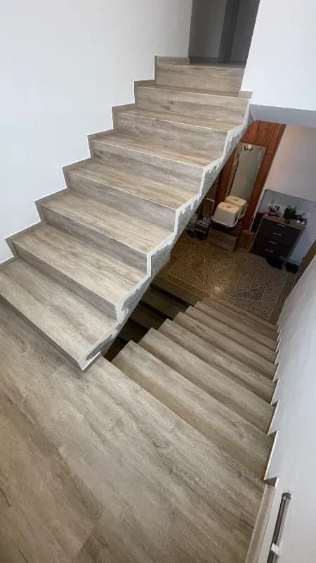 5schody winylowe i podłoga ten sam kolor