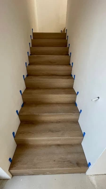 schody i podłoga jeden kolor