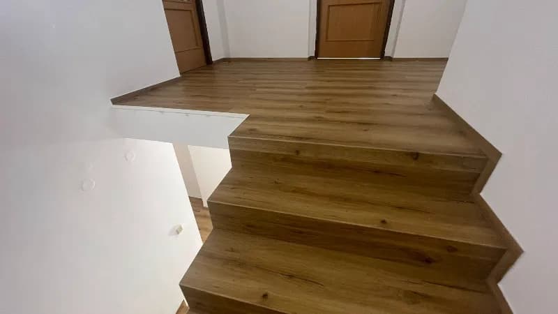 5schody winylowe i podłoga ten sam kolor