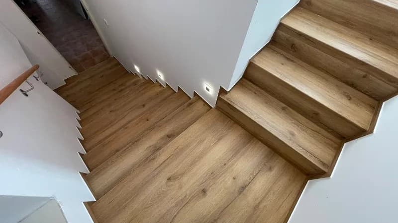 5schody winylowe i podłoga ten sam kolor